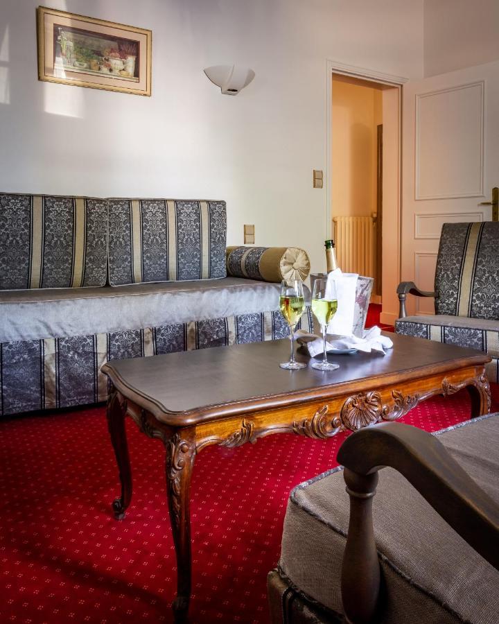 Hotel Restaurant Le Centenaire Les Eyzies Eksteriør bilde