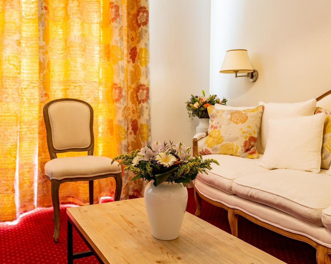 Hotel Restaurant Le Centenaire Les Eyzies Eksteriør bilde