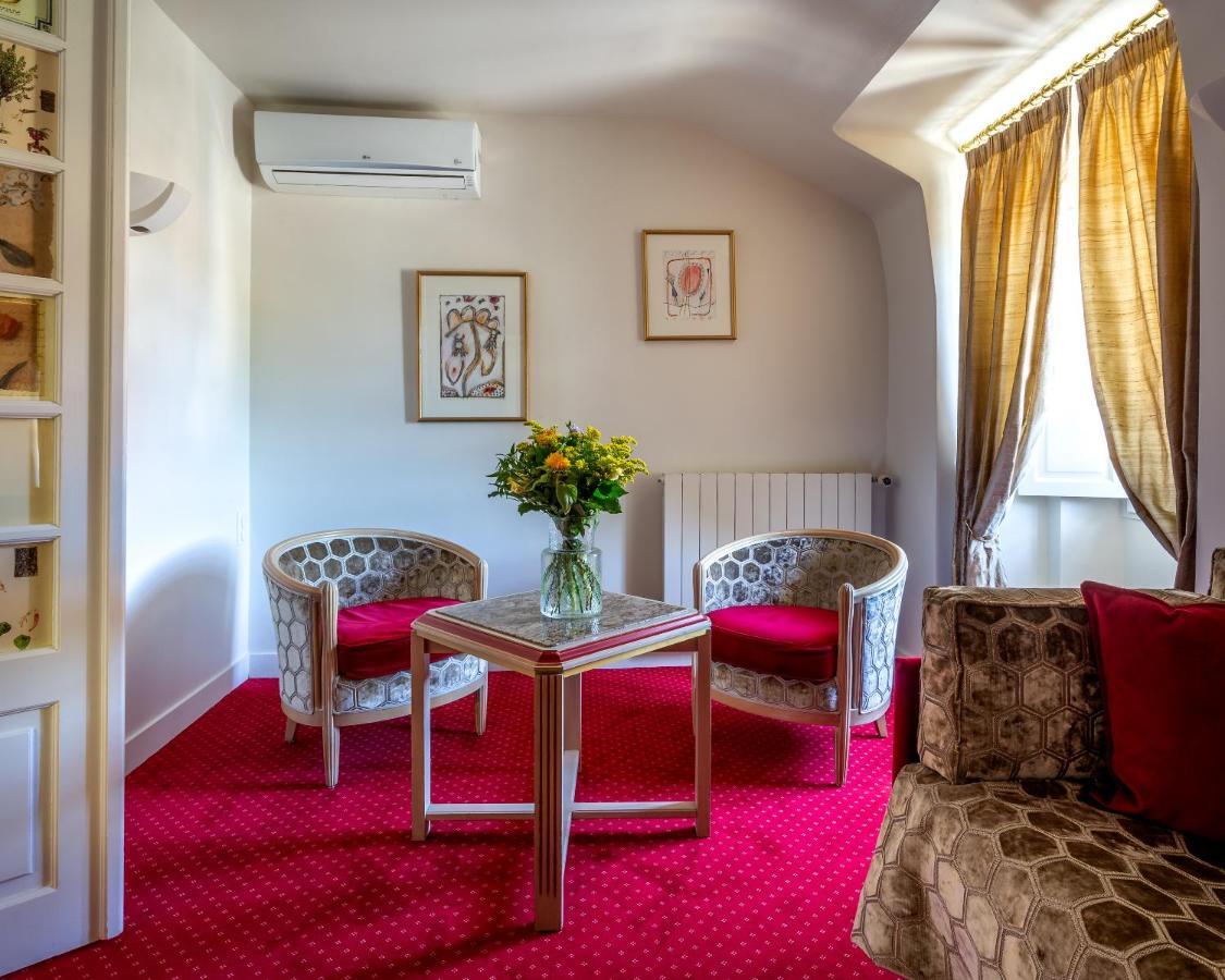 Hotel Restaurant Le Centenaire Les Eyzies Eksteriør bilde